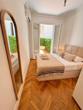 Luxury Central Condo with Private Terrace in Nice
